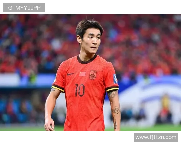 足球明星小奶狗的成长之路与场上风采的完美结合 足球明星小奶狗的成长之路与场上风采的完美结合