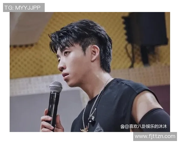 足球明星接受采访分享训练秘辛与比赛心路历程的独家揭秘 足球明星接受采访分享训练秘辛与比赛心路历程的独家揭秘