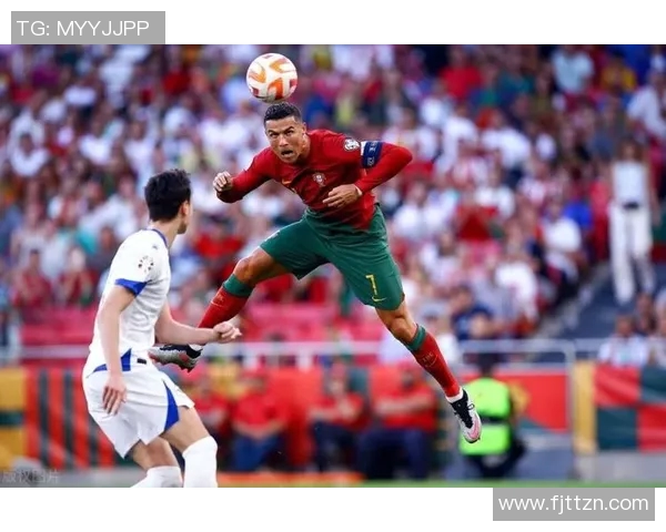 足球明星自信瞬间高清图片展现运动魅力与个人风采